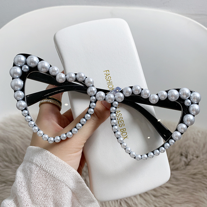 Title 8, Big Frame Heart-shaped Pearl Sunglasses