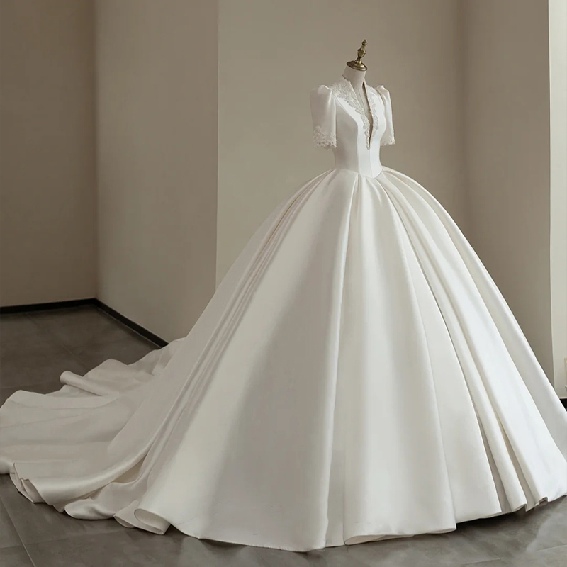 Simple And High-end Mid Sleeved V-neck Wedding Dress
