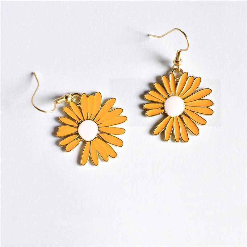 Title 3, Stylish Little Daisy Flower Earrings