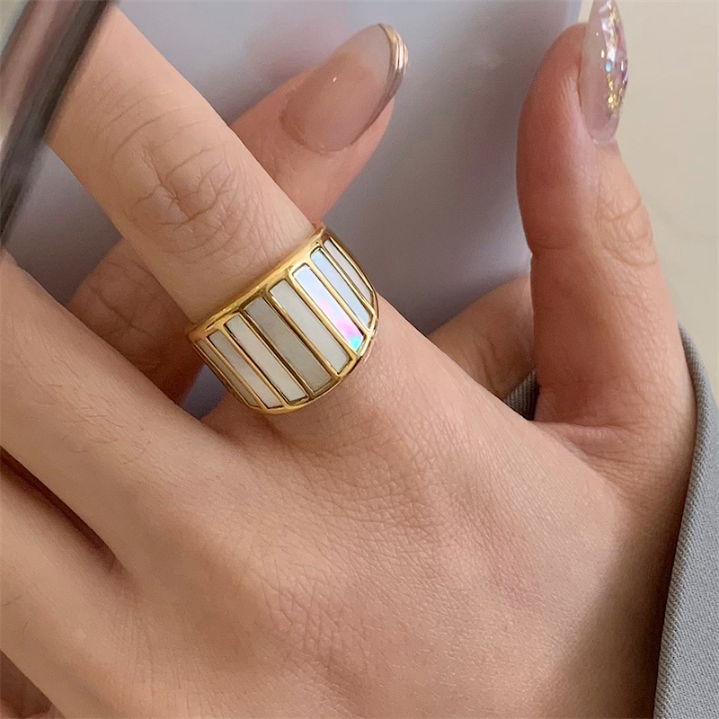 Women's Fashion Personality Retro White Fritillary Ring