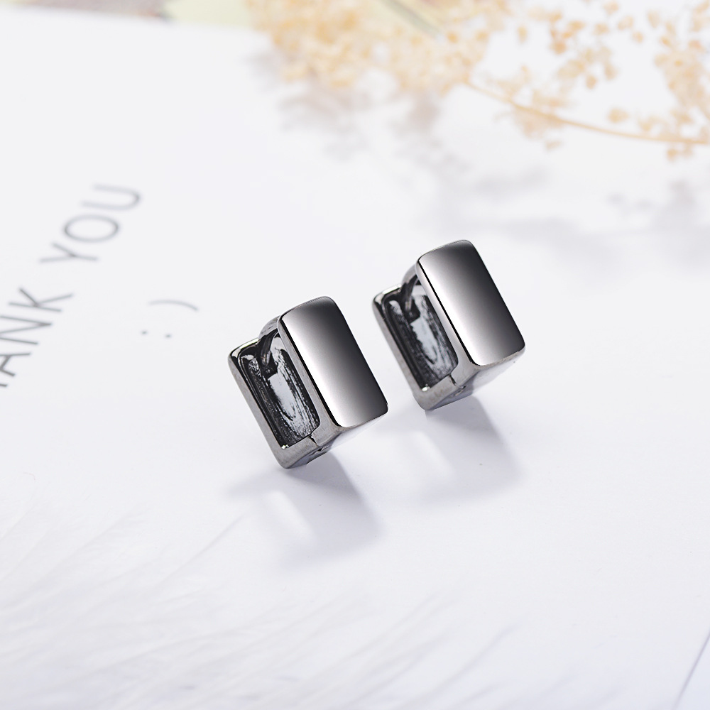 Women's Simple And Versatile Black Small Earrings