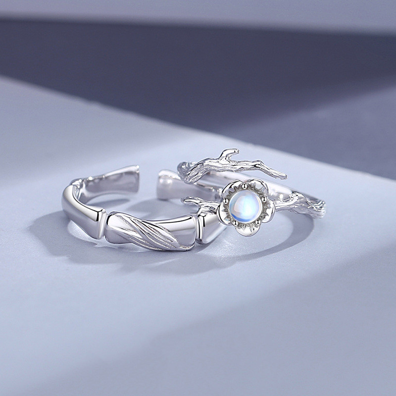 Men's And Women's Sterling Silver Moonstone Country Style Peplum Ring