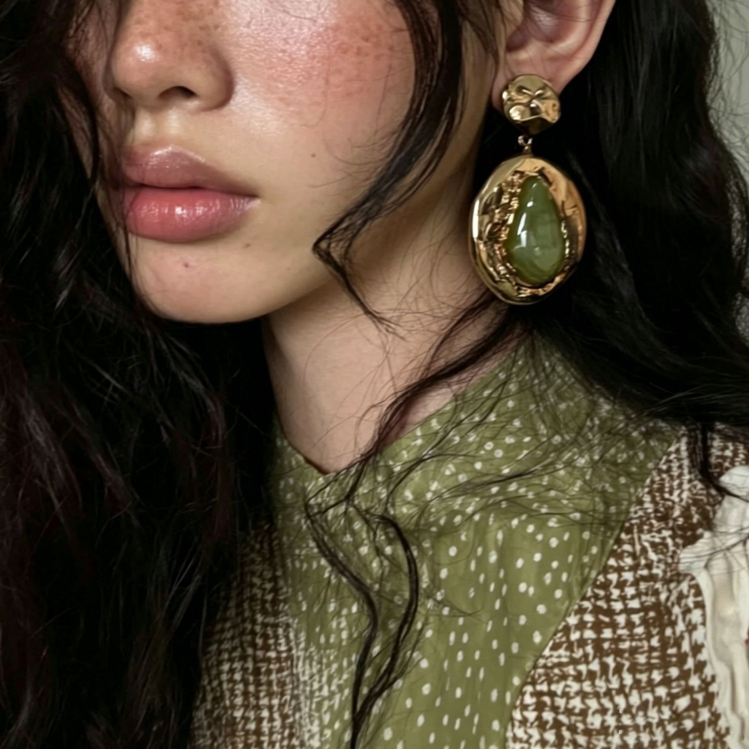 Women's Vintage Irregular Olive Green Water Drop Earrings, Niche Designer Liquid Metal Retro Dangle Drop Ear Jewelry