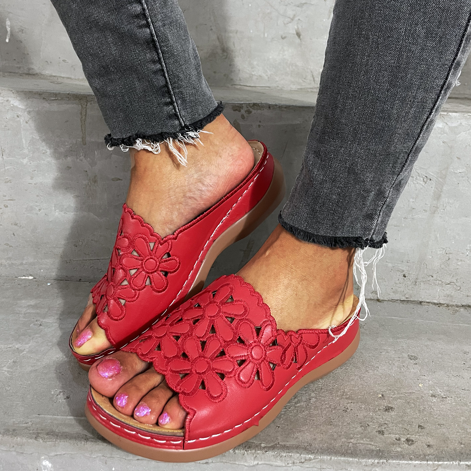 Wide Bottom Breathable Carved Fish Mouth Shoes