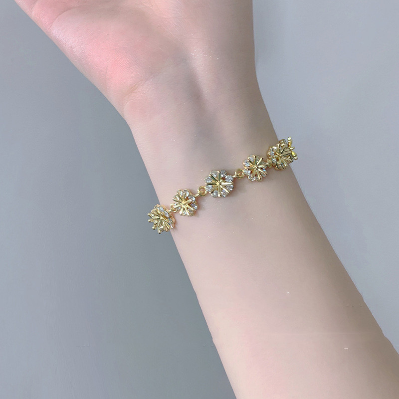 Title 4, Super Drawn Diamond Flower Bracelet Summer