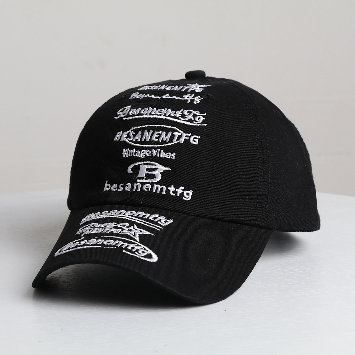 Men's Black And White Multi-letter Curved Brim Adjustable Trendy Baseball Cap Suitable For Outdoor Outings And Daily Date Wear