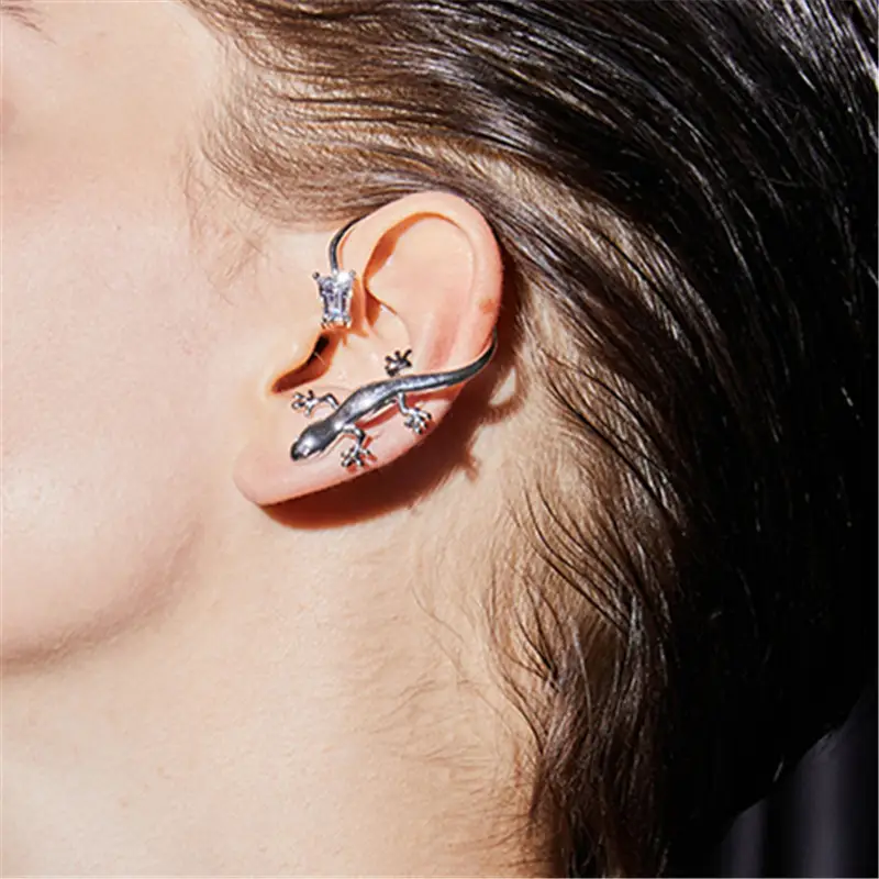 Design Crawling Gecko Integral Ear Mounting Studs
