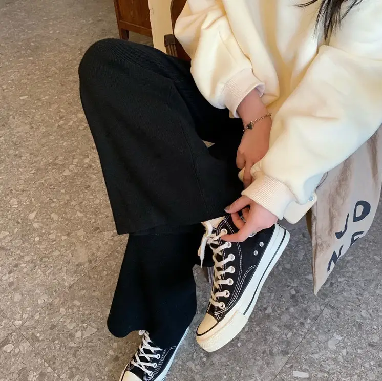 Nine Points Of Drape Loose Knit Wide-leg Pants