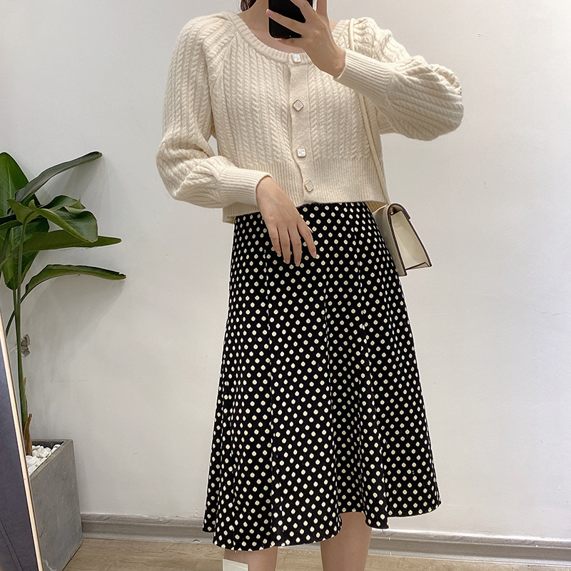 Title 2, Polka dot high waist skirt – a stylish and flat...