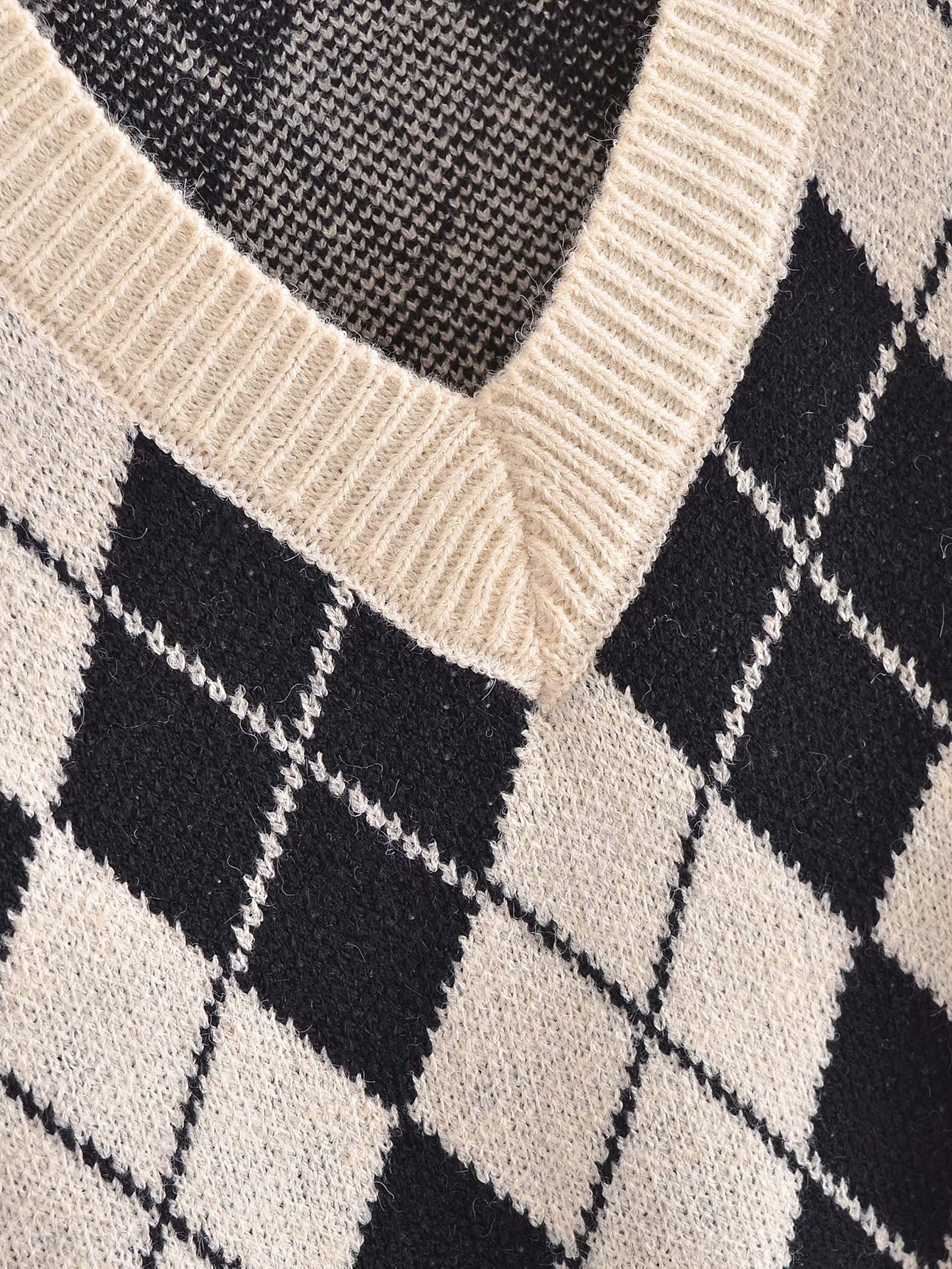 Diamond Check V-neck Sleeveless Knit Top And Vest Slim Fit