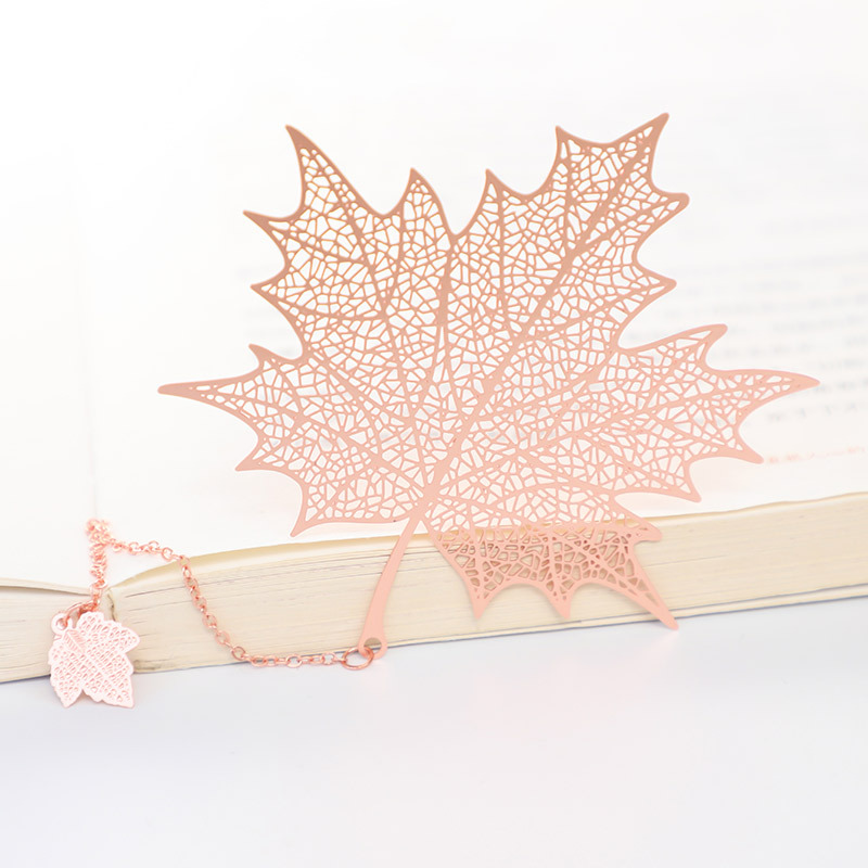 Rose gold maple leaf pendant