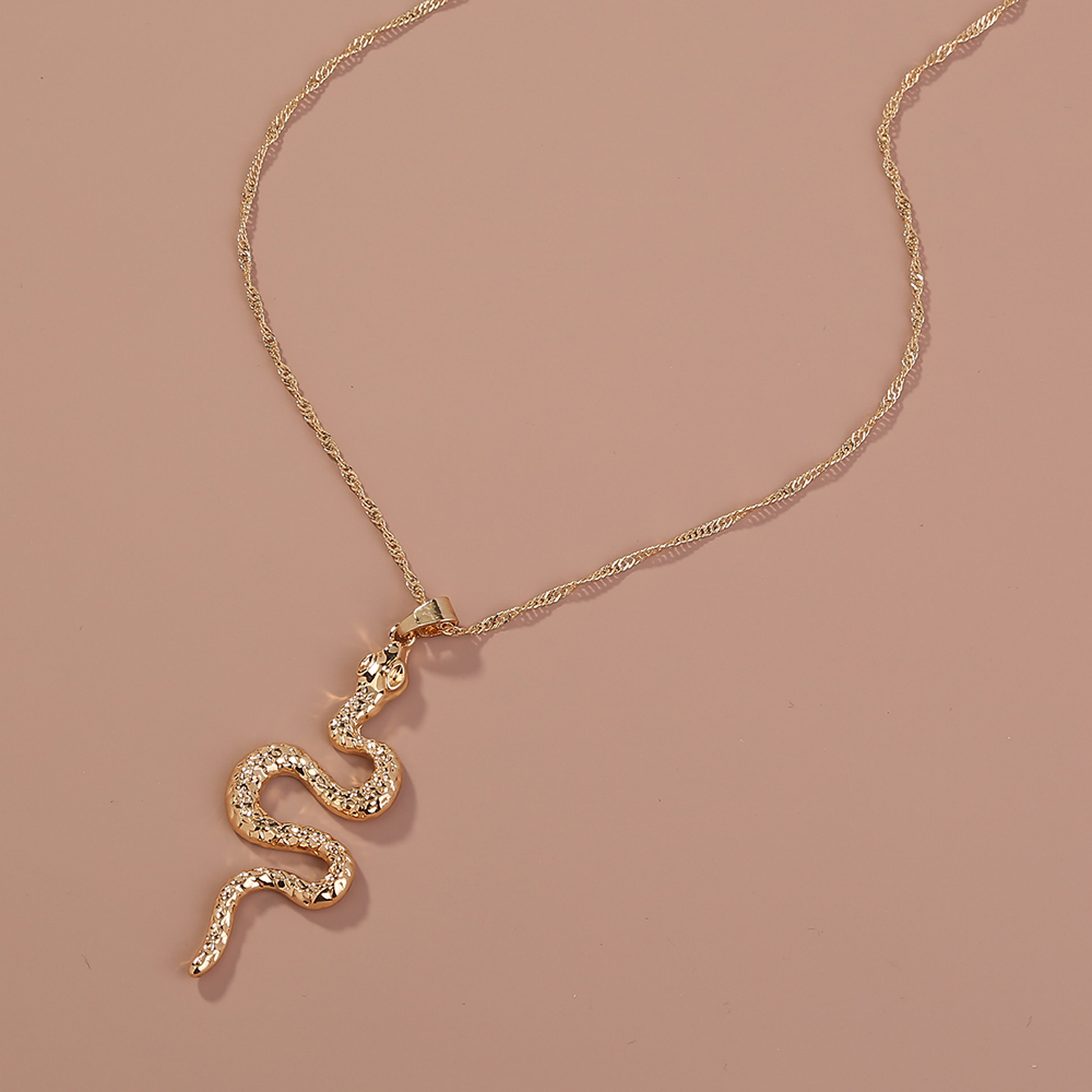 Gold Serpentine pendant necklace