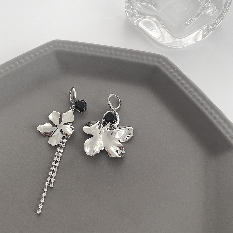 Title 1, Metal Style Floral Personalized Earrings