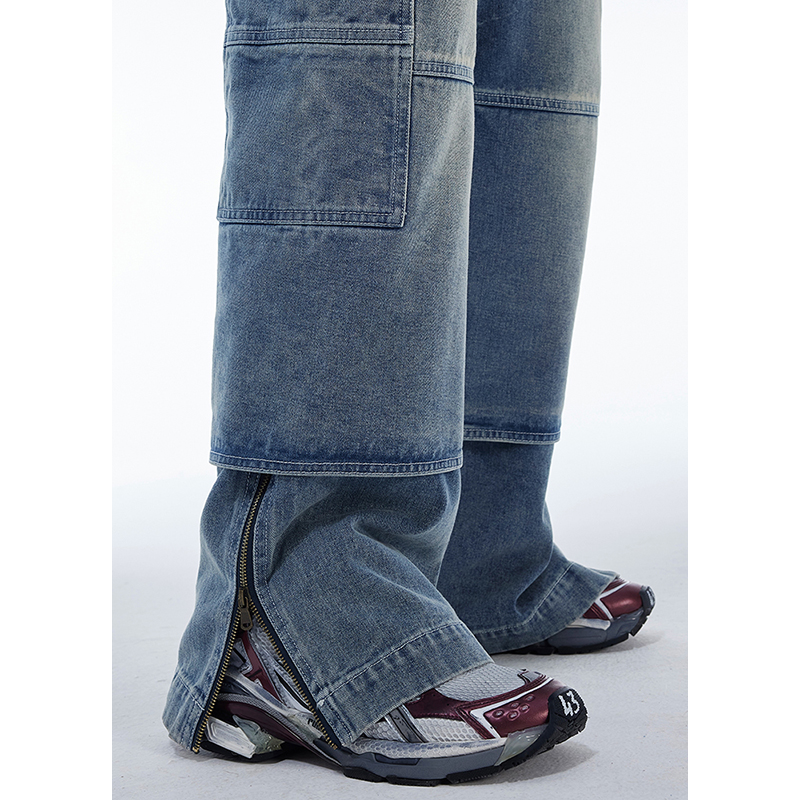 Light Colored Jeans Are Fashionable And Loose Fitting