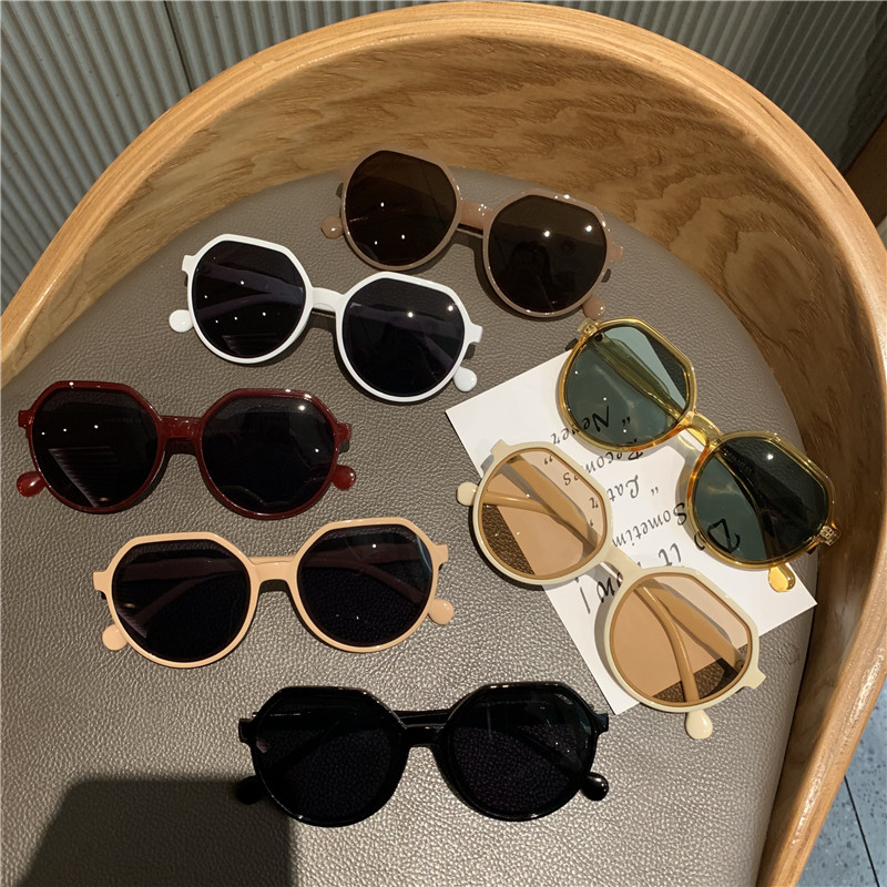 Women's Vintage Statement Frame Polarized Sunglasses - Image 7