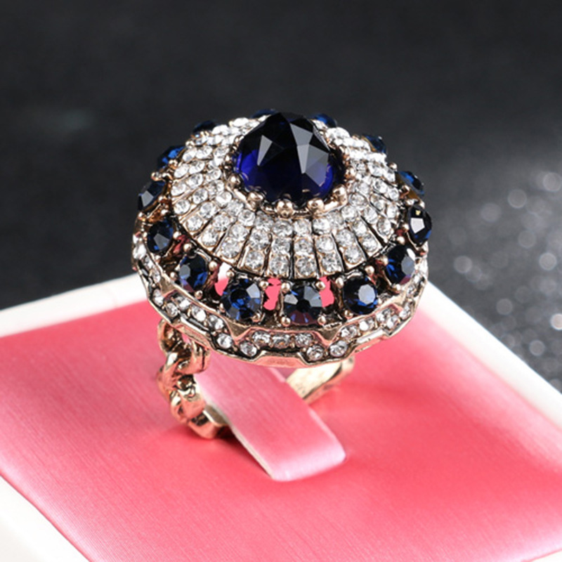 Personalized Retro Inlaid Gemstone Alloy Ladies Ring