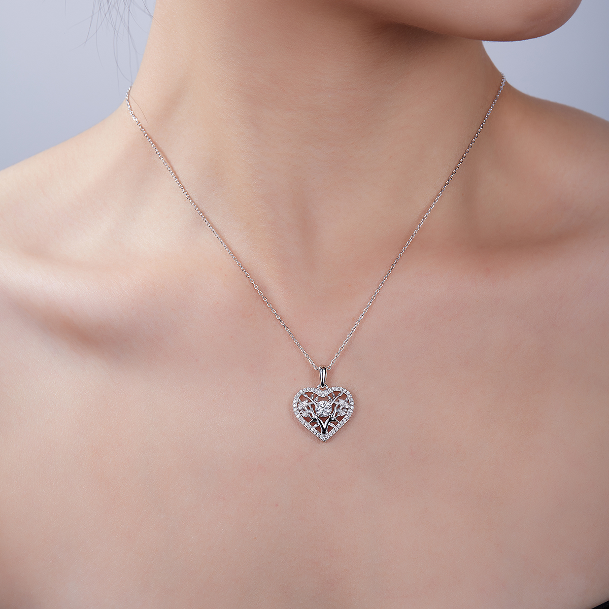 4.4g S925 Sterling Silver Tree Of Life Heart Necklace  5mm Center Stone With 42 Moissanite Pendant, GRA Certified, Platinum Plated Romantic Jewelry Gift Box Set