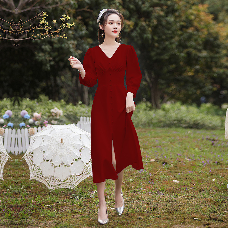 For Registration You Can Usually Wear A French Fat Long-sleeved White Dress