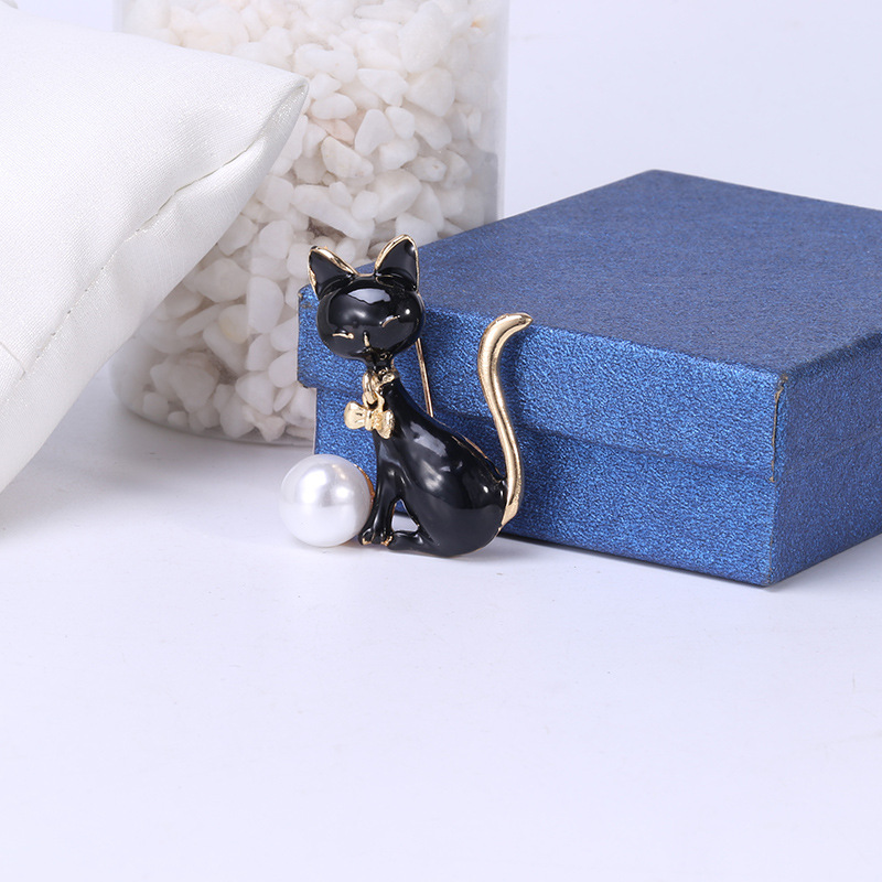 Kitten Shape Brooch, picture 2 of 3