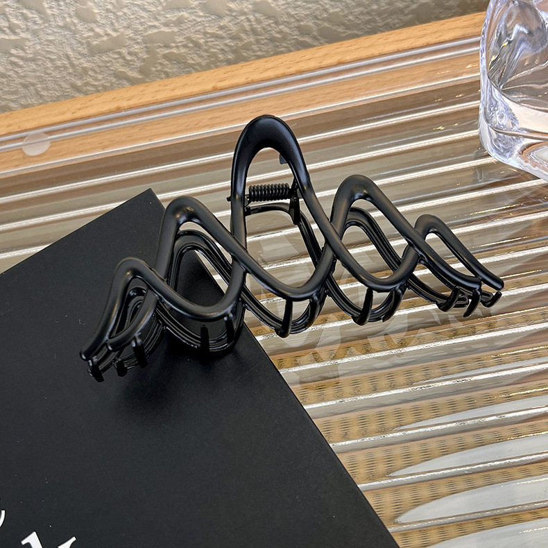 Metal Wave Clasp Large Back Scoop Gun Black - Shop at LoveMi
