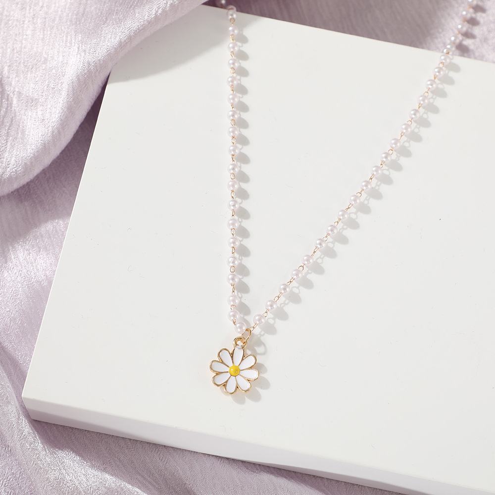 Chrysanthemum Clavicle Chain European And American Creative White Daisy Necklace