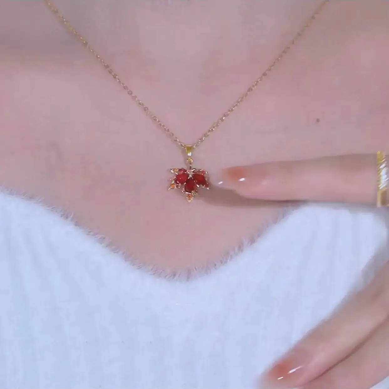 Temperament Red Zircon Maple Leaf Tassel Ear Line