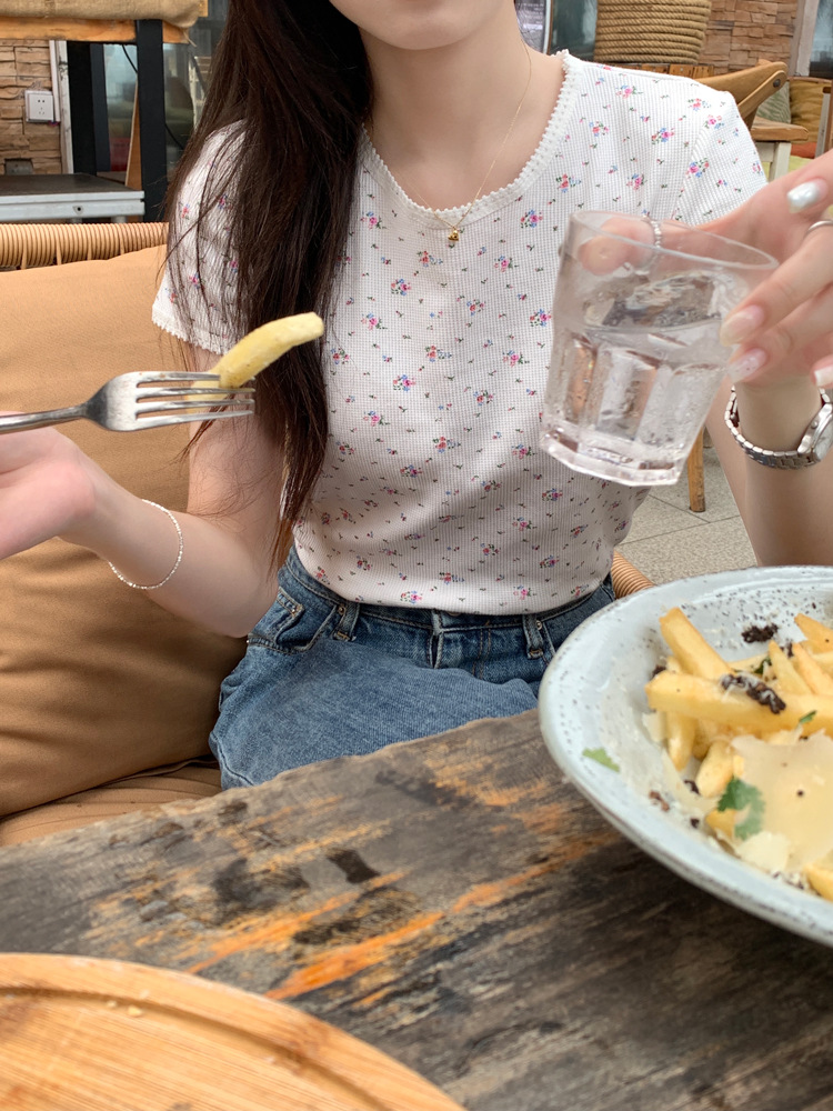 Floral Lace-collared Blouse Loose Round Neck Slim-fit Short Sleeve