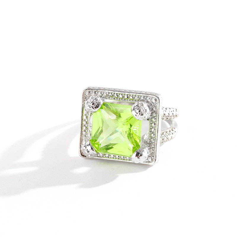 Hot Sale Fashion Trendy Rectangular Green Crystal Inlaid White Diamond Ladies Ring