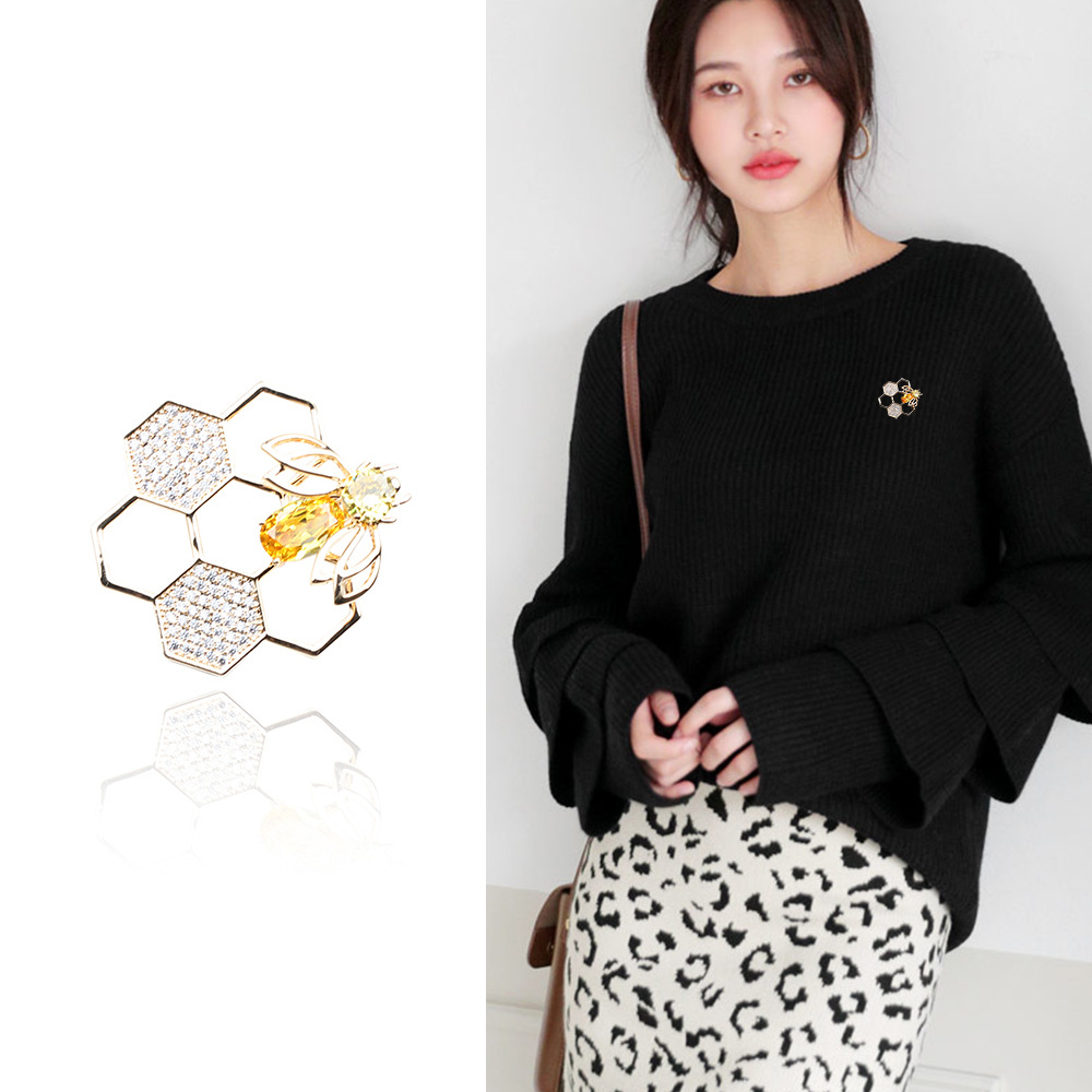 Geometric Honeycomb Diamond Rotatable Bee Brooch