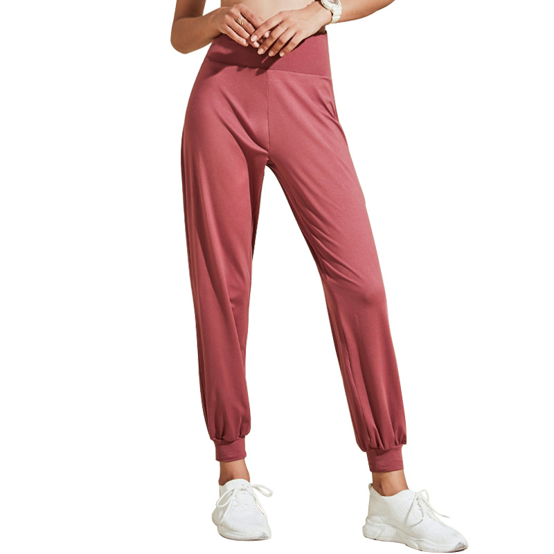 Title 6, Pantalón holgado de mujer con espalda cruzada.