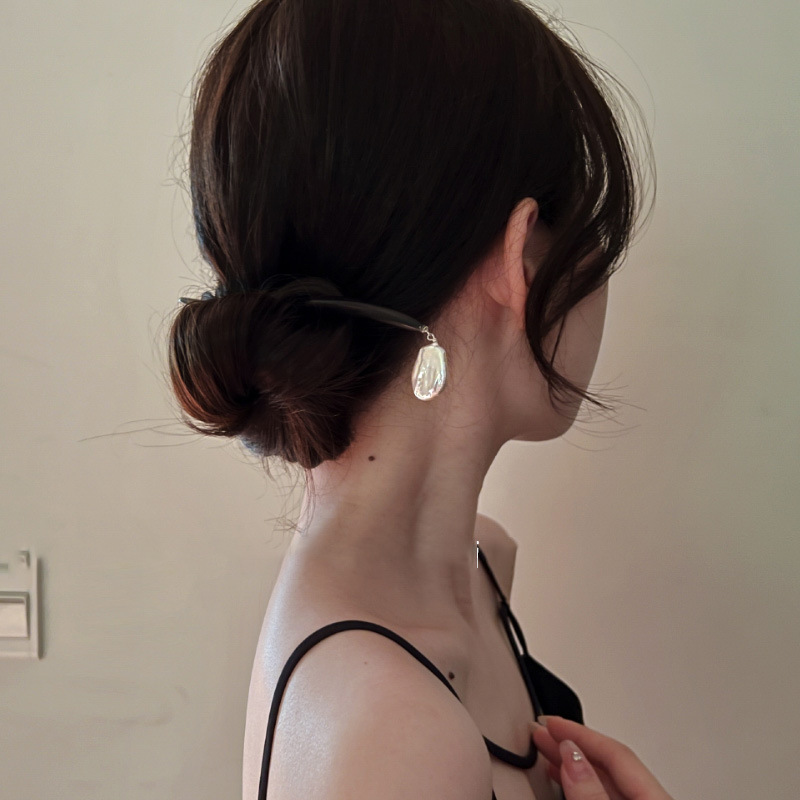 Classical Baroque Pearl Sandalwood Hairpin