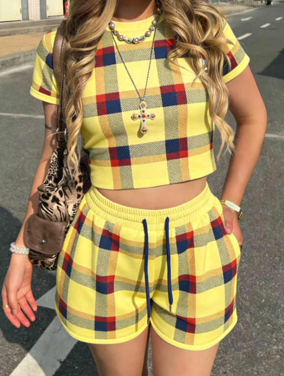 A Two-piece Set Consisting Of A Short-sleeved Plaid T-shirt And Shorts