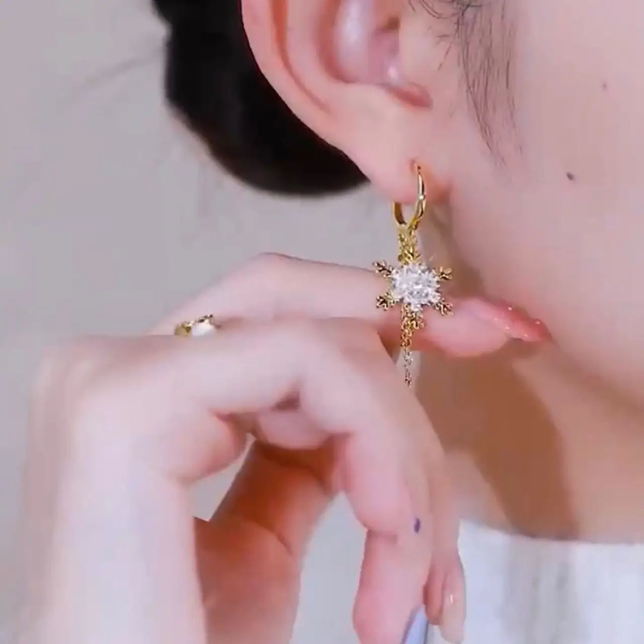 Women's Fashionable Snowflake Tassel Earrings