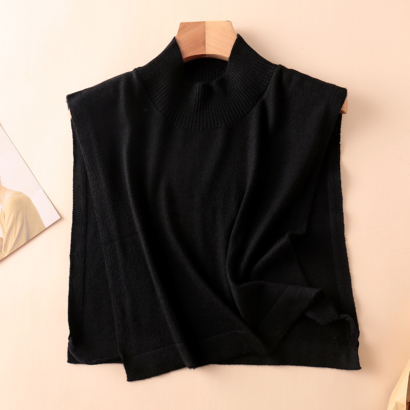 Fake Collar Keeps Warm With Sweater Knit Inside