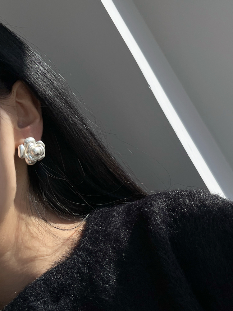 Small Fragrance Camellia Stud Earrings Retro Elegant Middle Age