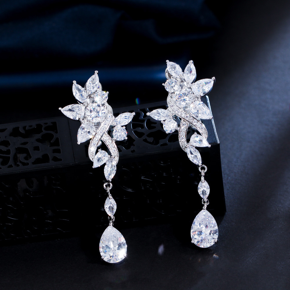 Women's New Fashion Zircon Earrings