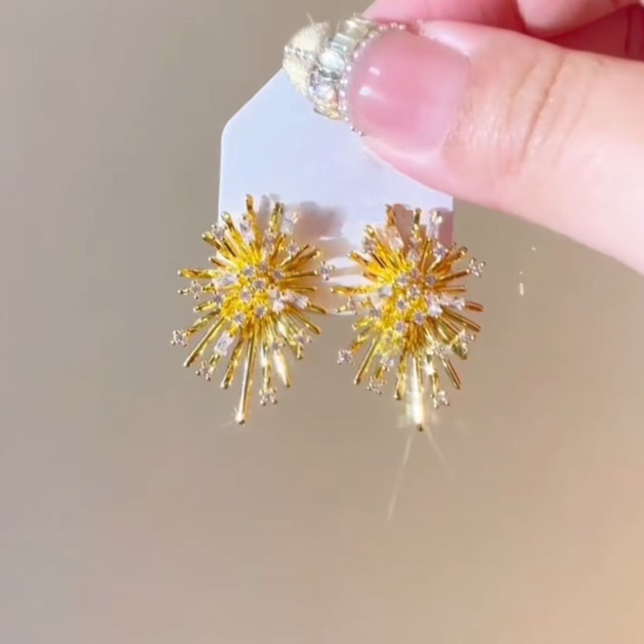 Super Shiny Gold Zircon Firework Stud Earrings For Women Unique Exaggerated Versatile High Quality Delicate Autumn Winter New Year Ear Jewelry