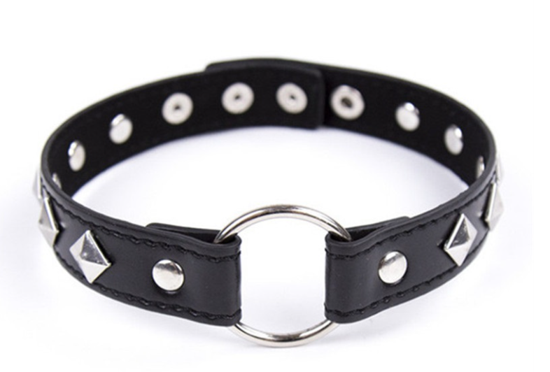 Rivet leather collar