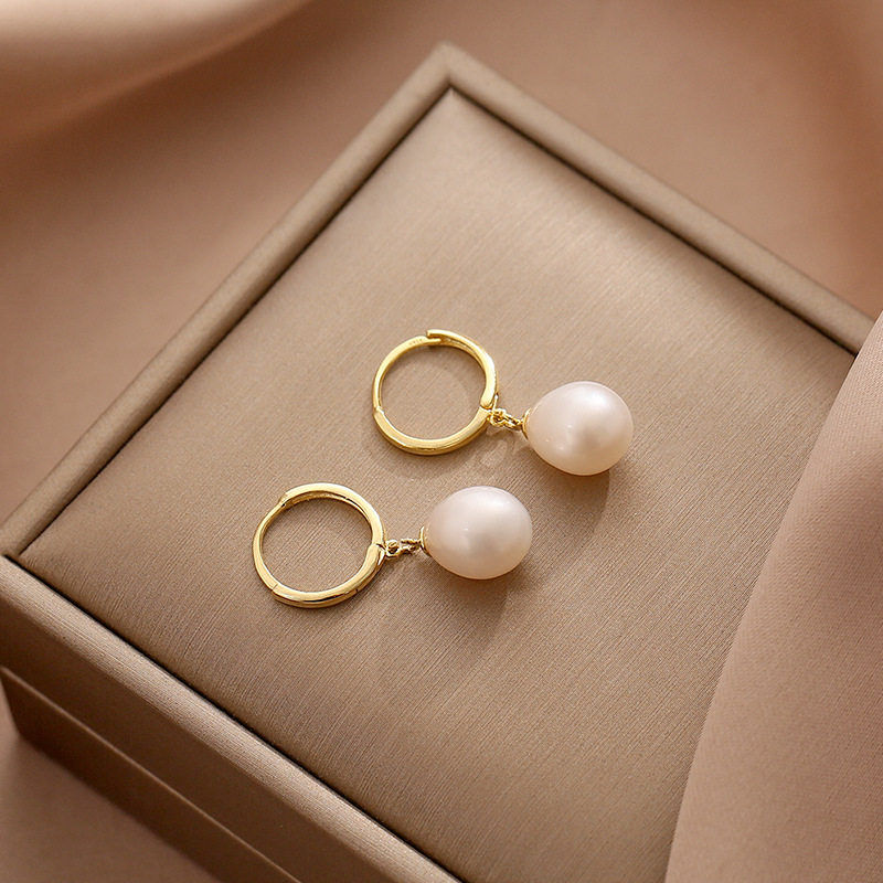 Women's Fashion Temperament Natural Freshwater Pearl Earrings