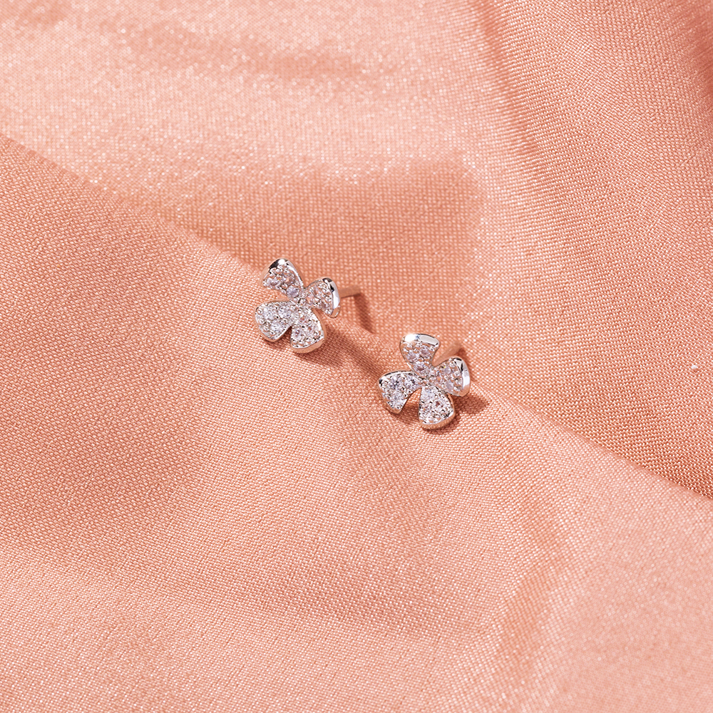 European and American cross-border hot selling earrings female trendy brand 4-petal flower zircon small earrings, small fresh sense of daily simple earrings
