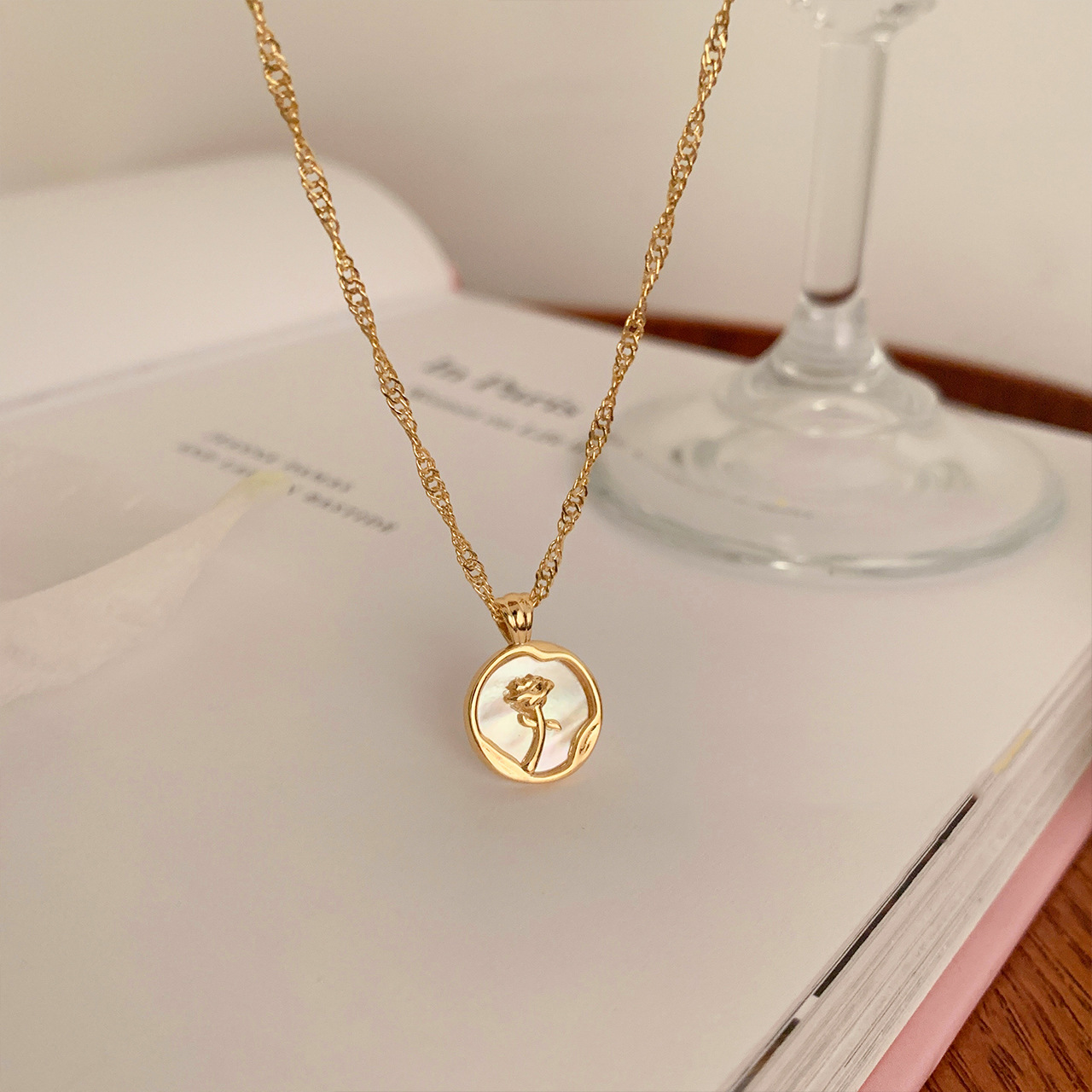 Women's Fashion Vintage Rose Pendant Necklace