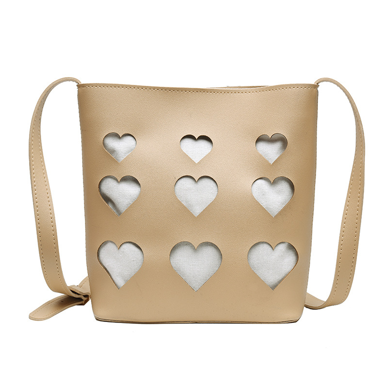 Title 14, Petit sac seau creux coeur pêche assorti