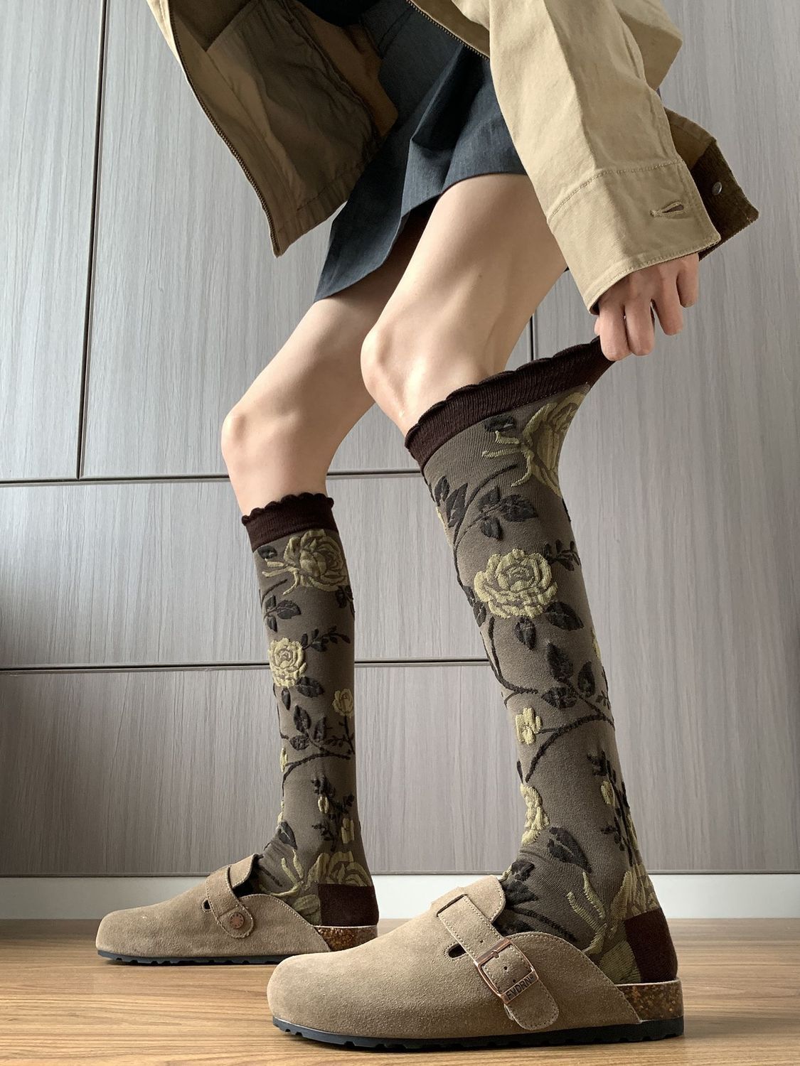 Vintage Rose Floral Knee-High Socks For Women, Brown Lace Trim Calf Socks, Retro Cottagecore Crew Socks For Clogs & Daily Wear