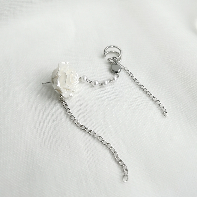 Title 1, Asymmetric Earrings With Floral Temperament