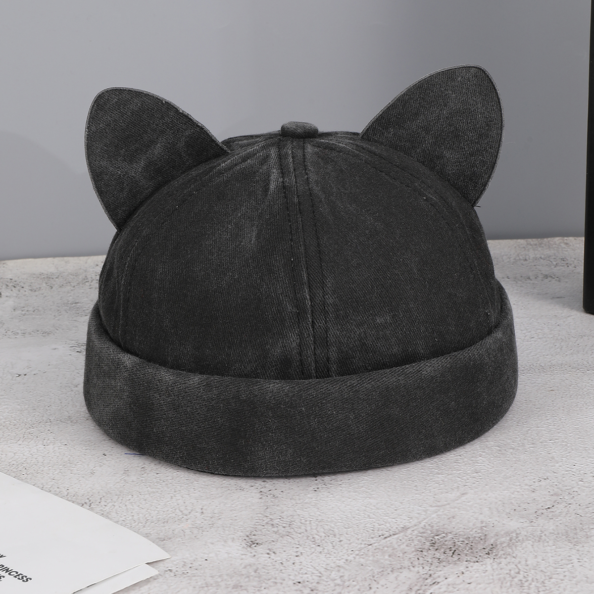 The Lady's Cat-ear Style Soft Top With Adjustable Back Fastening Creates An Atmosphere Of Fashion And Sweetness. It Is A Trendy And Cool Hat Suitable For Street Wear, Daily Outfits, And Photography.