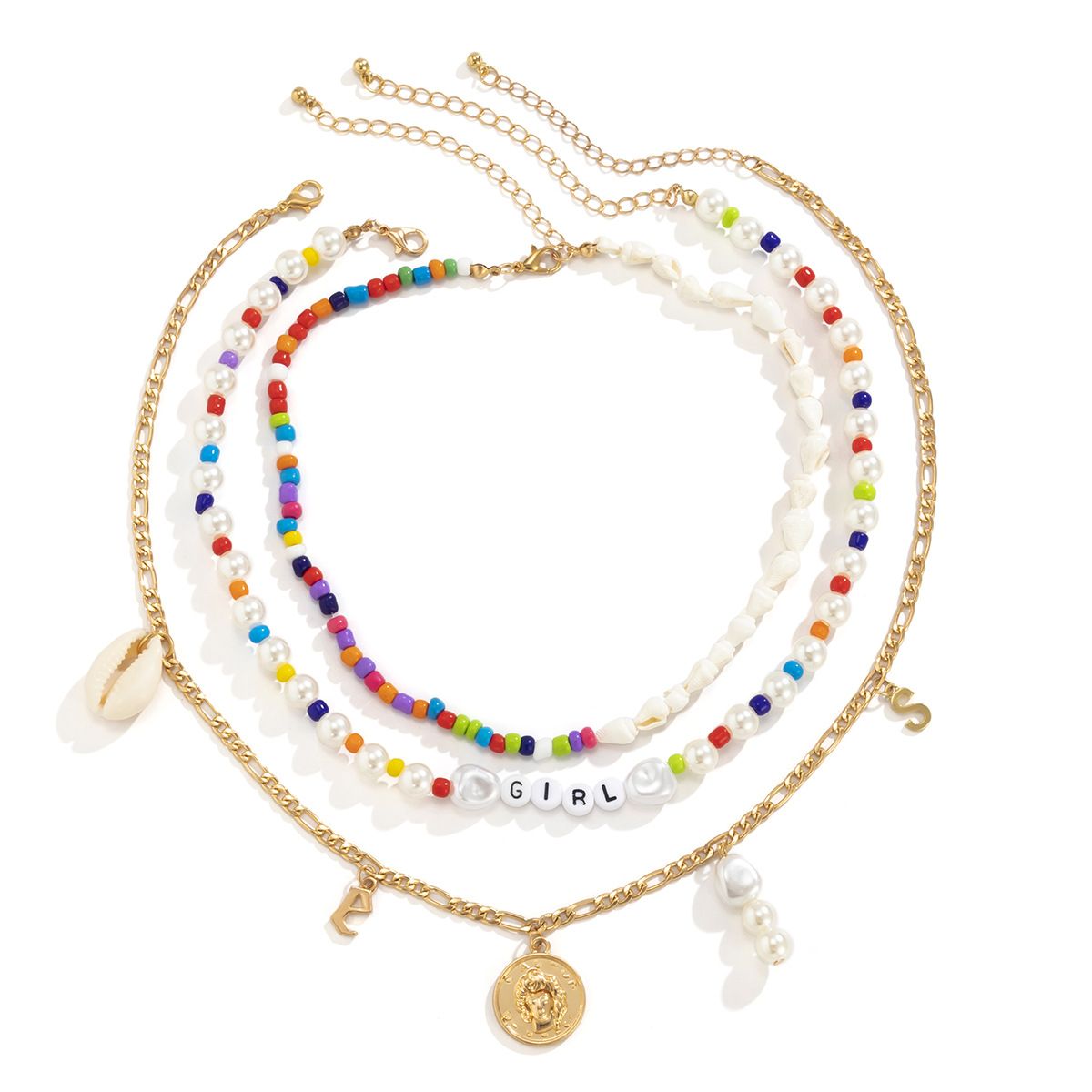 قلادة من الخرز البيج وصدف بنقشة جديلة