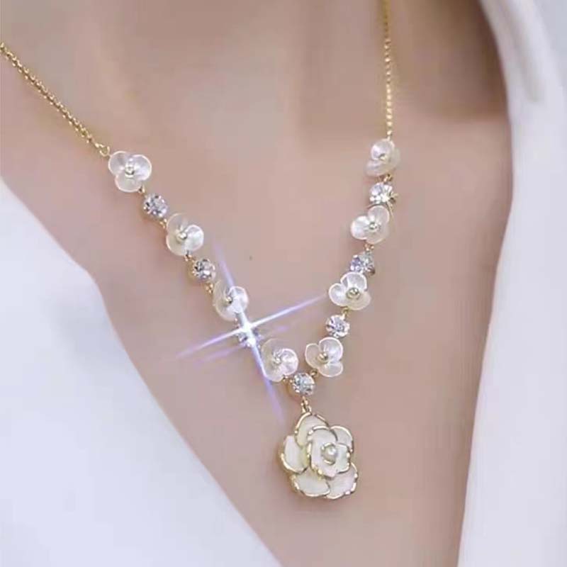 White Camellia Flower Necklace Temperament