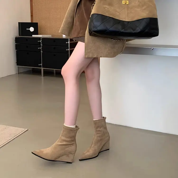 Women's European & American Style Wedge Pointed