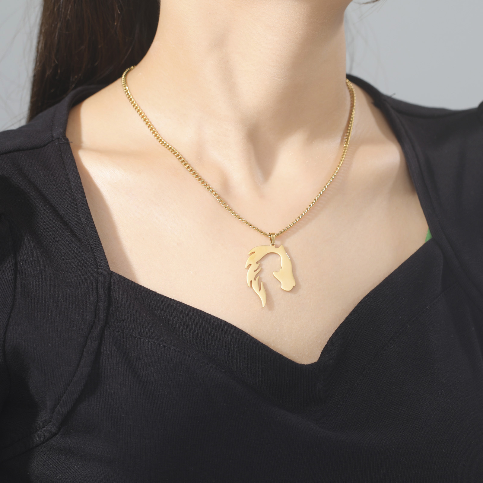 Title 4, Collier pendentif en acier inoxydable silhouett...