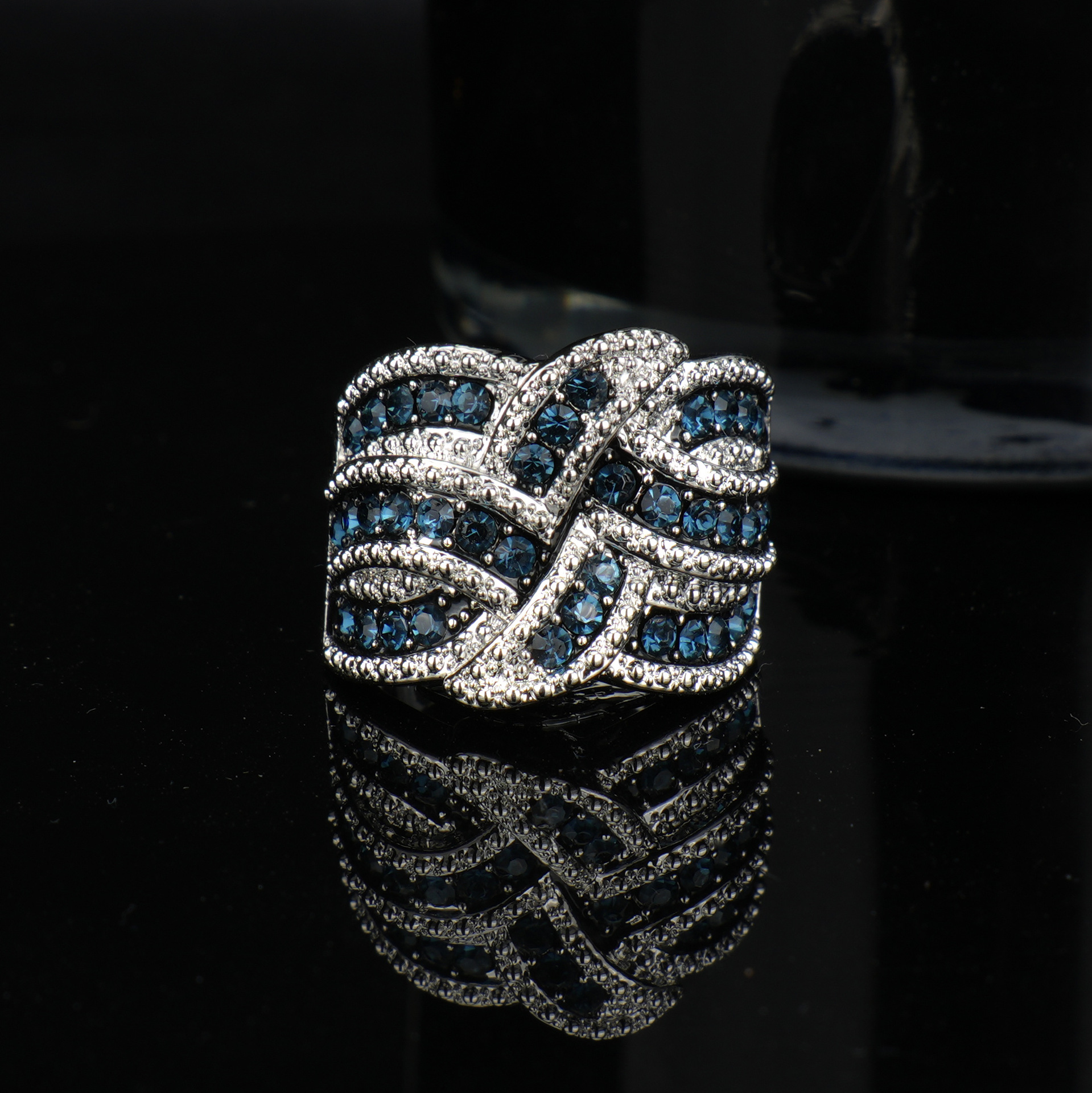 European Retro Platinum Plated Copper Full Inlaid Blue Zircon Ring, Heavy Craft Braided Hollow Out Band, Hot Selling Banquet Hand Jewelry